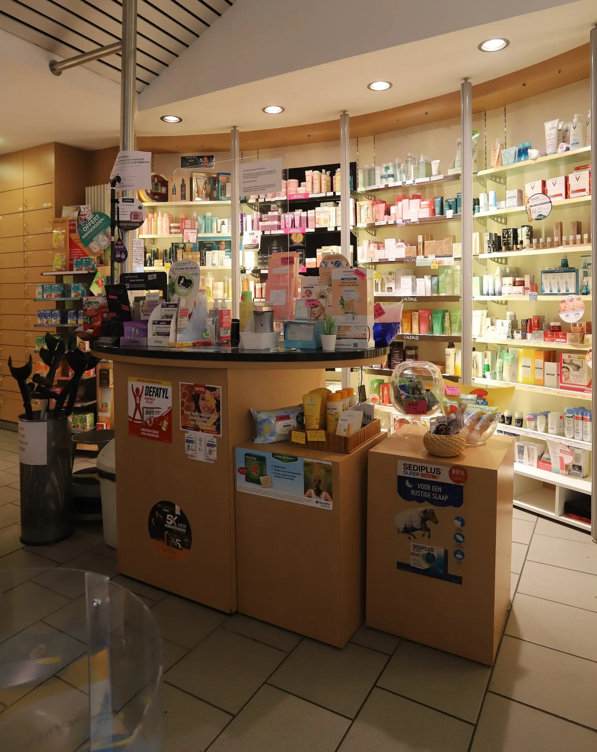Pharmacie Drogenbos intérieur comptoir