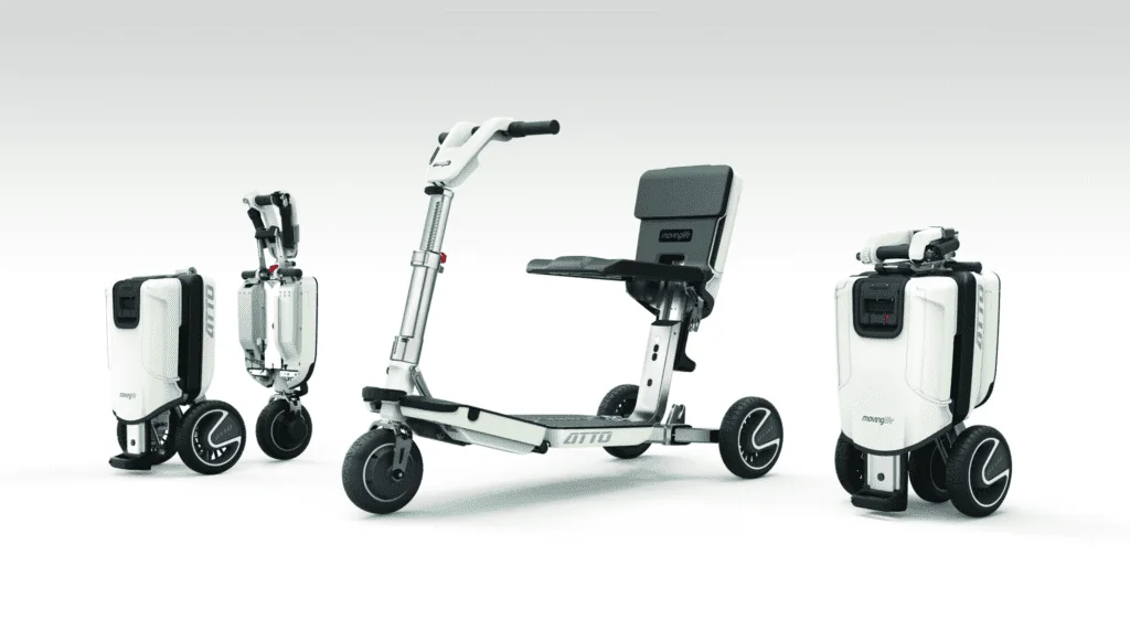 Scooter de mobilité pliable Movinglife ATTO présenté ouvert, replié et en position chariot
