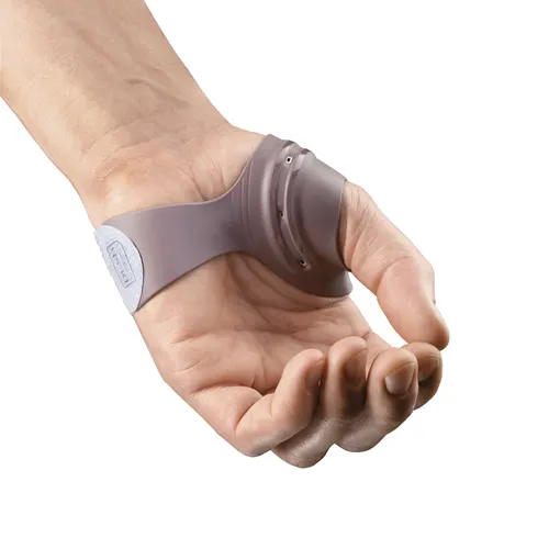 Ortho Bandage de Pouce CMC Push Braces porté sur la main, vue palmaire
