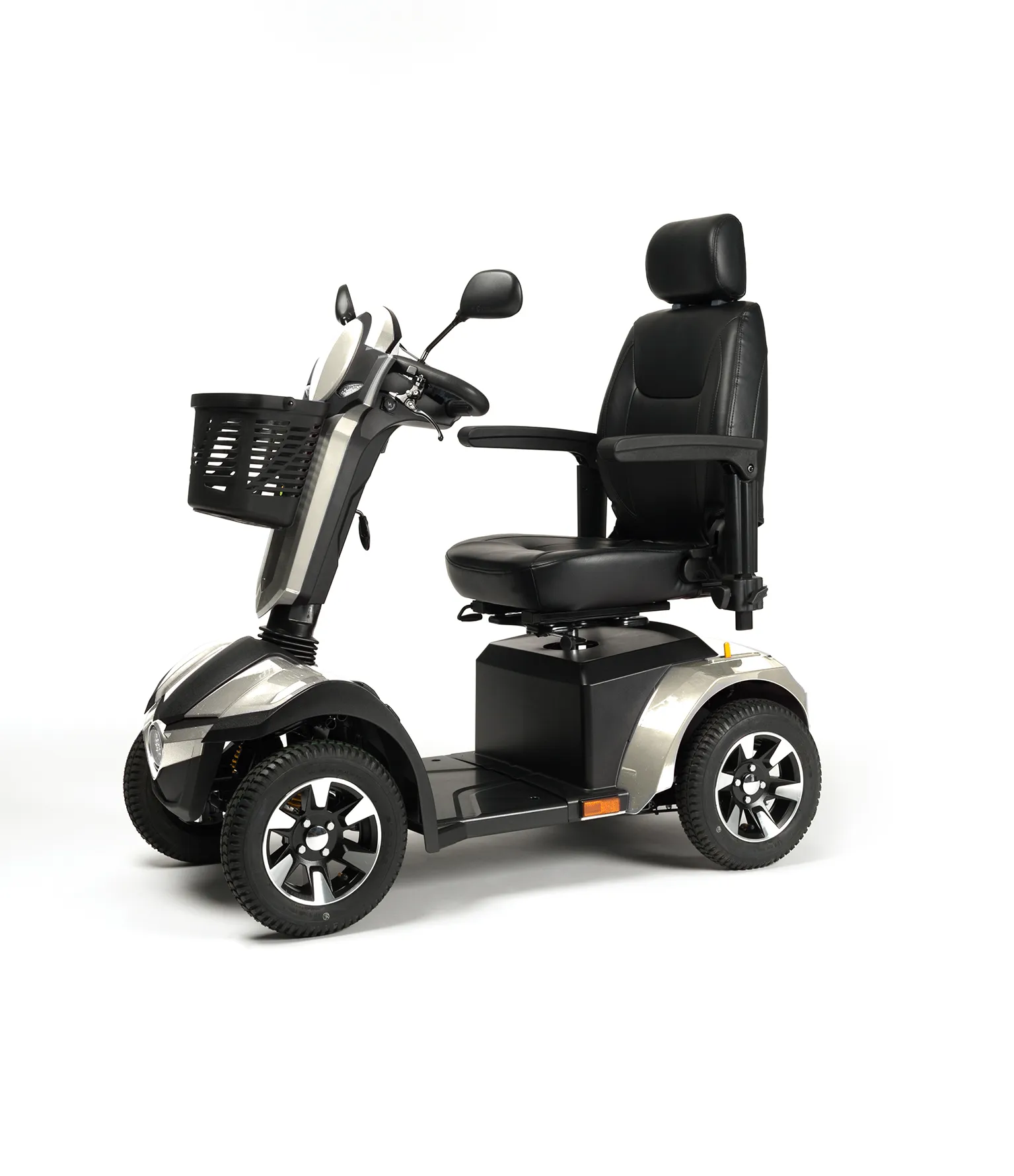 Scooter de mobilité pour l’extérieur Vermeiren Mercurius 4D champagne, vue de trois quarts