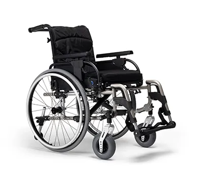 Fauteuil roulant manuel léger en aluminium Vermeiren V300 DL, vue de trois quarts